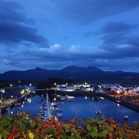 Porthmadog Harbour Town - High Street Apartment. 외부 사진