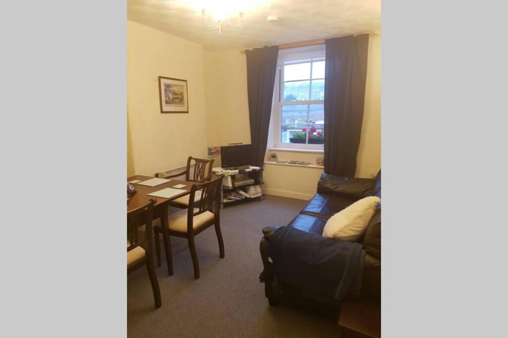 Porthmadog Harbour Town - High Street Apartment. 외부 사진