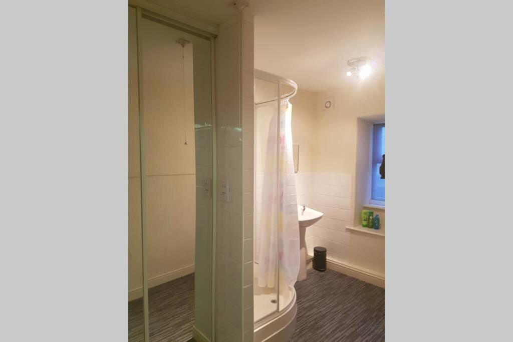 Porthmadog Harbour Town - High Street Apartment. 외부 사진