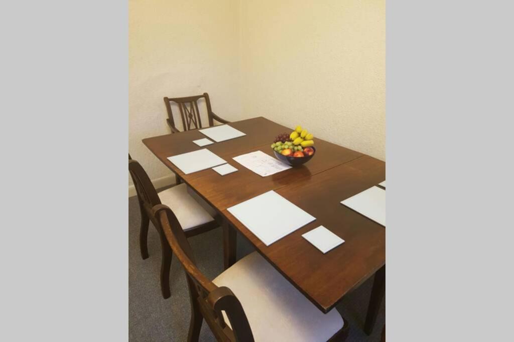 Porthmadog Harbour Town - High Street Apartment. 외부 사진