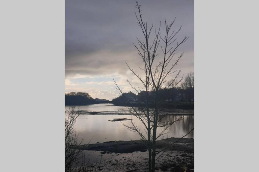 Porthmadog Harbour Town - High Street Apartment. 외부 사진