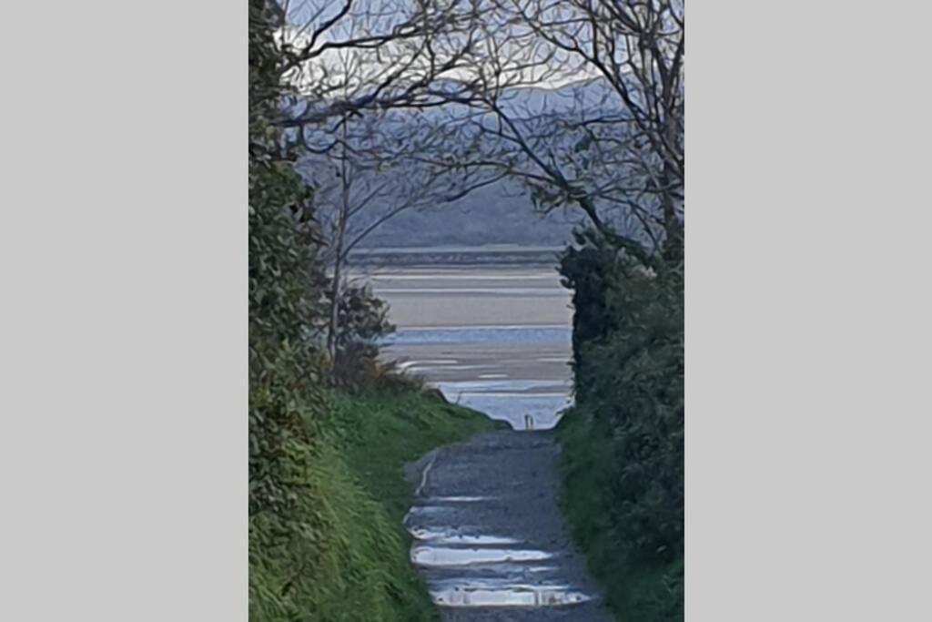 Porthmadog Harbour Town - High Street Apartment. 외부 사진