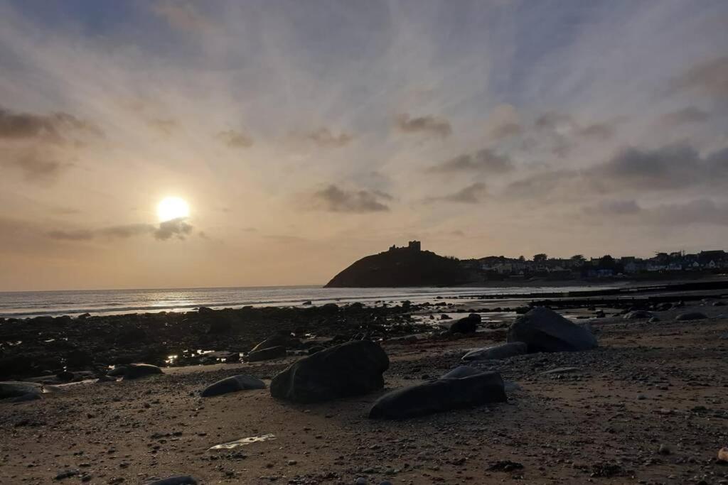 Porthmadog Harbour Town - High Street Apartment. 외부 사진